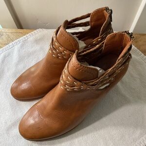 Frye Naomi Pickstitch Shootie Ankle Bootie with Braided Straps - Whiskey tan